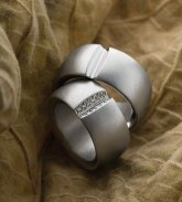 Juwelier-Range-Kassel-visavis_blatt-Wilde-Ehe-Ringe-2019-08