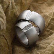 Juwelier-Range-Kassel-visavis_blatt-Wilde-Ehe-Ringe-2019-08