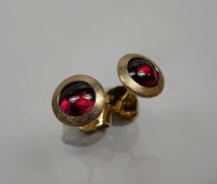 nur1_almandin_ohrstecker_gelbgold