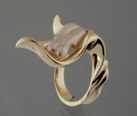 nur1_barock_perle_goldring_fliesende_zeit