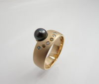 nur1_perlring_schwarz_fancy_diamant