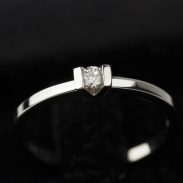 Juwelier-Range-Kassel-Verlobungsring-Brillant-v-Fassung-2020-01
